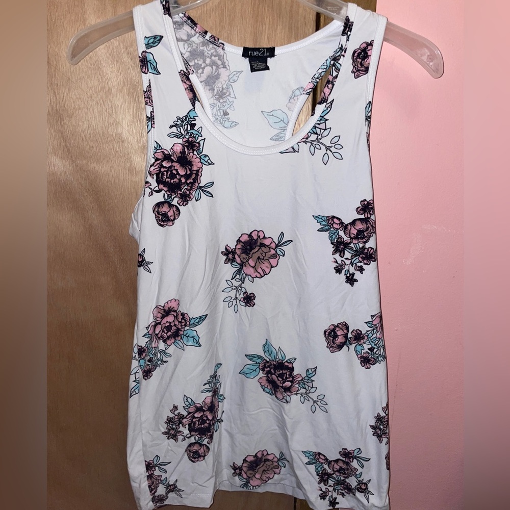 Rue21              L          White with flowers